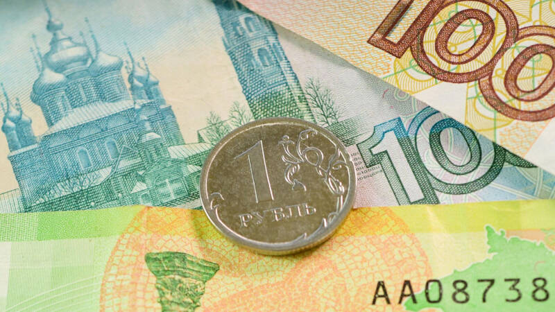 В России смягчили требование об обязательной продаже валютной выручки