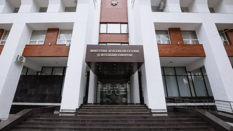 СМИ: российского посла вызвали в МИД Молдавии после обысков в парламенте