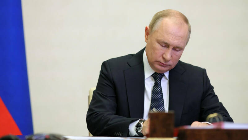 Путин подписал закон, облегчающий нагрузку для операторов инвестплатформ