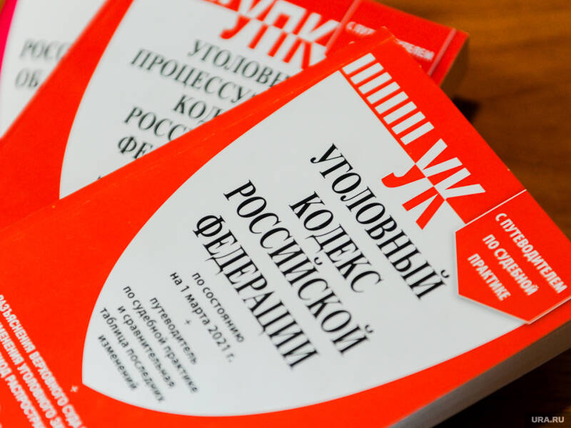 Обвиняемому в совращении школьницы челябинскому учителю запросили срок в колонии