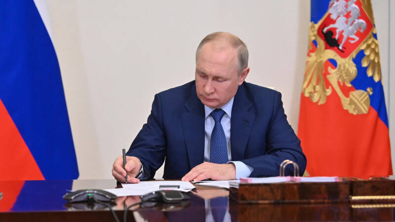 Путин подписал закон, облегчающий нагрузку для операторов инвестплатформ